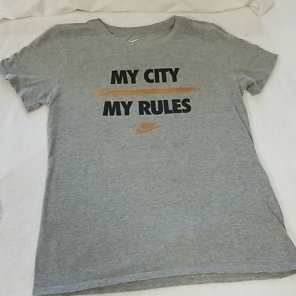 Nike T Shirt size Medium Athletic Cut